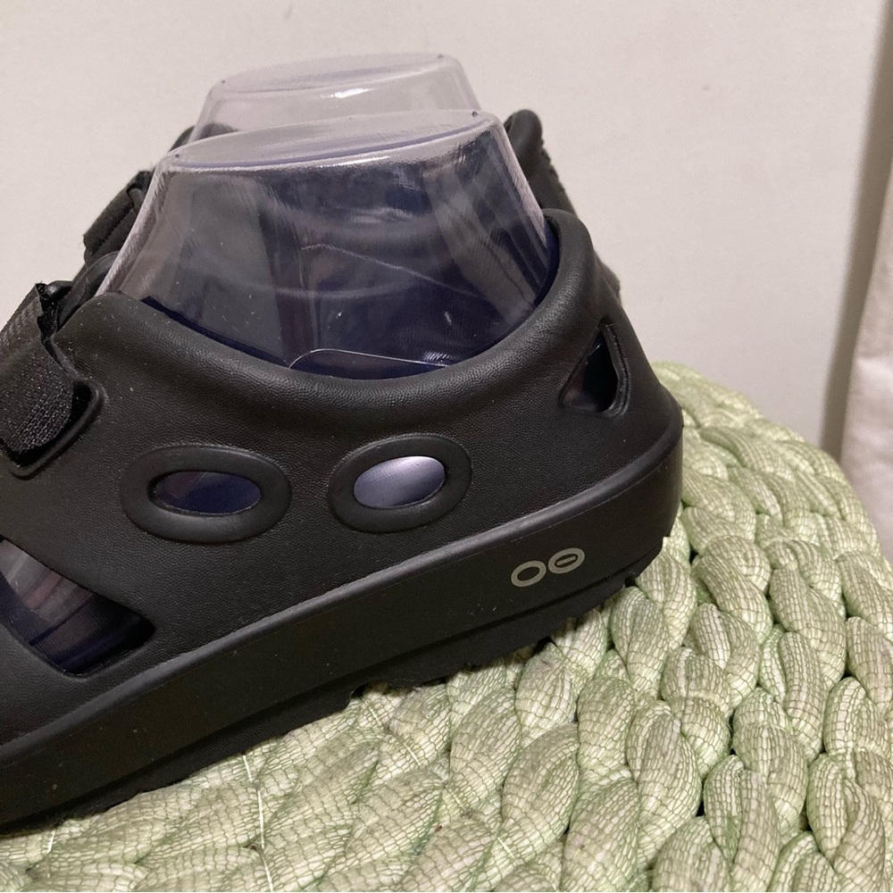 OOFOS Oocandoo Black Outdoors Sandals - Picture 7 of 14